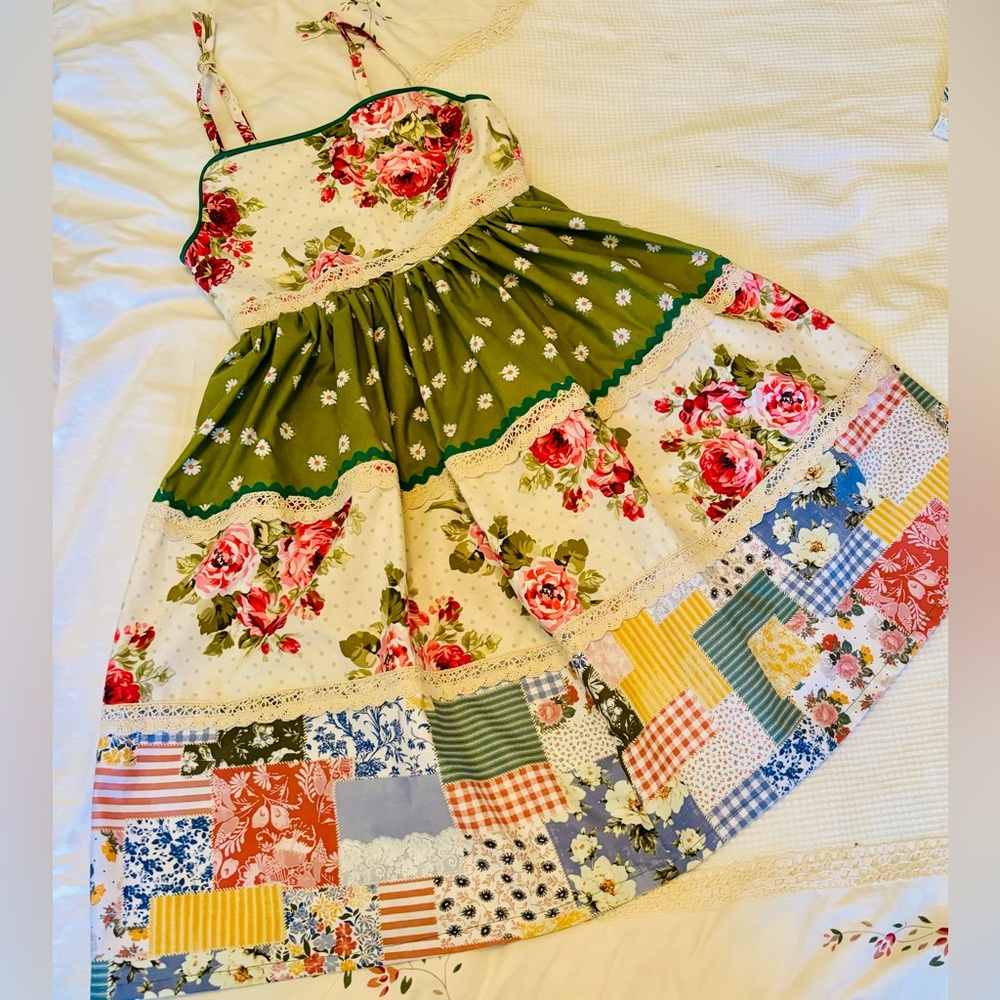SunRaeDoLL, Girls patchwork Dress, Size 10
